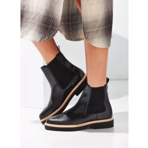 M4D3 Felix Chelsea Boot  Womens size 6 Black Urban Outfitters